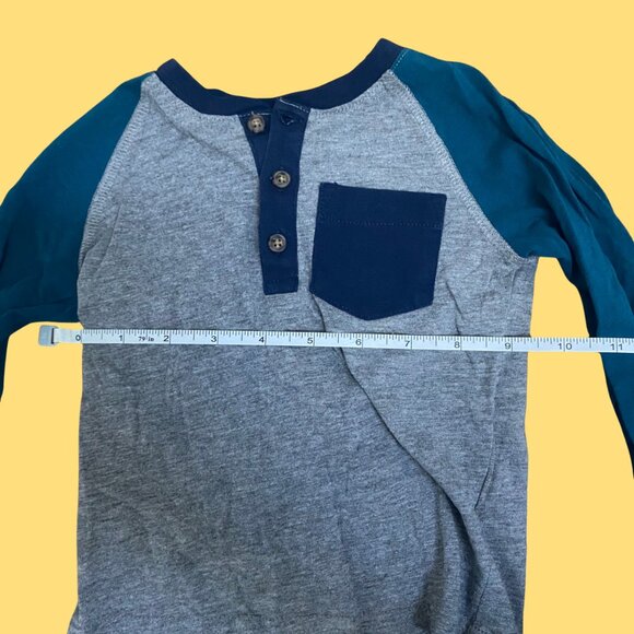 💙 Carter’s Henley Long Sleeve Raglan Tee – Size 18M - Picture 4 of 7
